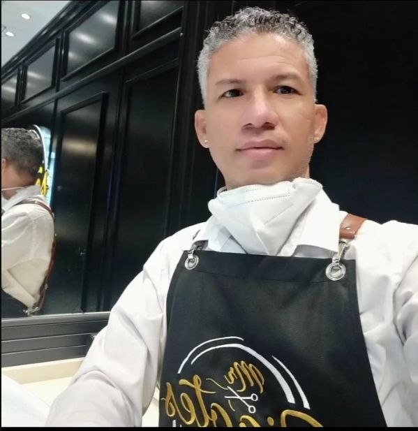 Elvyn, barbero creador de BarberOS