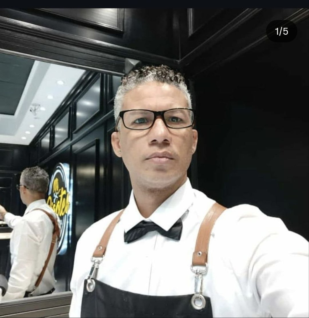 Elvyn en la barbería